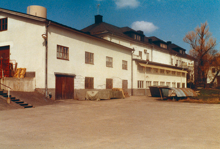 Skärtorsdag, 115 år, 1983, centrumbutiken sedd från baksidan, Ugglebo Arbetareförenings Aktiebolag<br />
